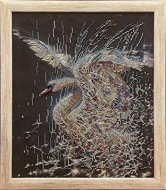 The magnificent Swan, quadro ricamato con perline, in cornice