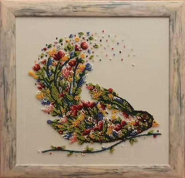 Birdy sweet birdy, quadro ricamato con perline, in cornice